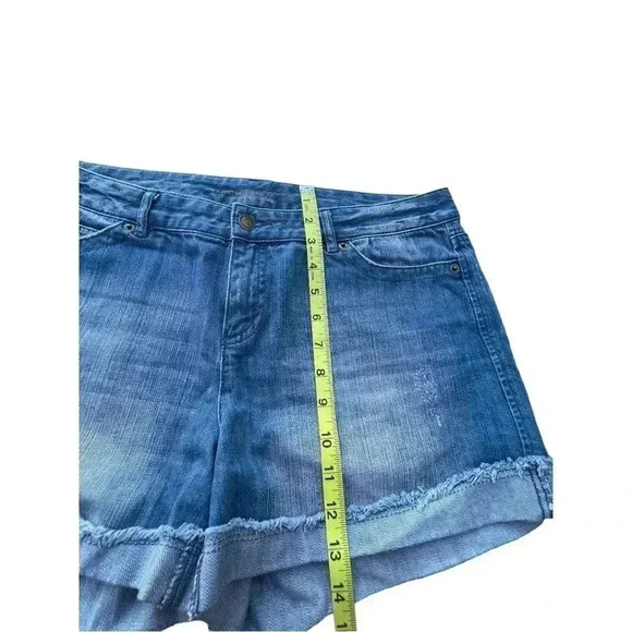 Women’s Michael Kors Light Wash Distressed Denim Shorts•Size 10•Preowned• - Picture 5 of 6
